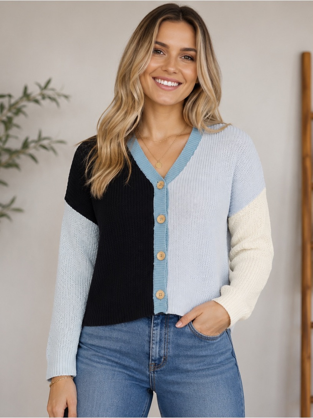 NWT Blue Rain Colorblock V-Neck Button Front Cardigan Francesca’s cropped Small